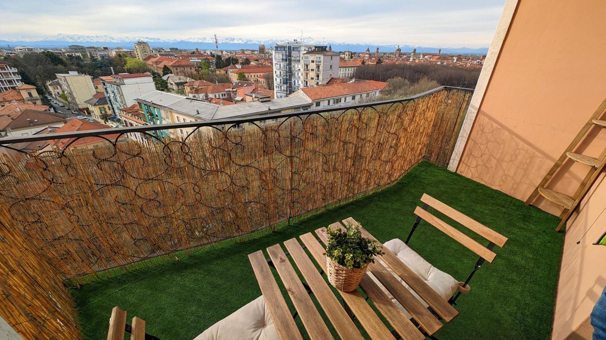 Appartement La Terrazza Del Re à Verceil Extérieur photo